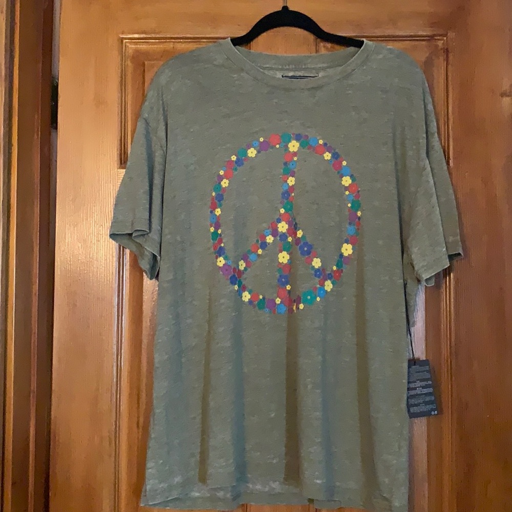 Floral peace sign tee